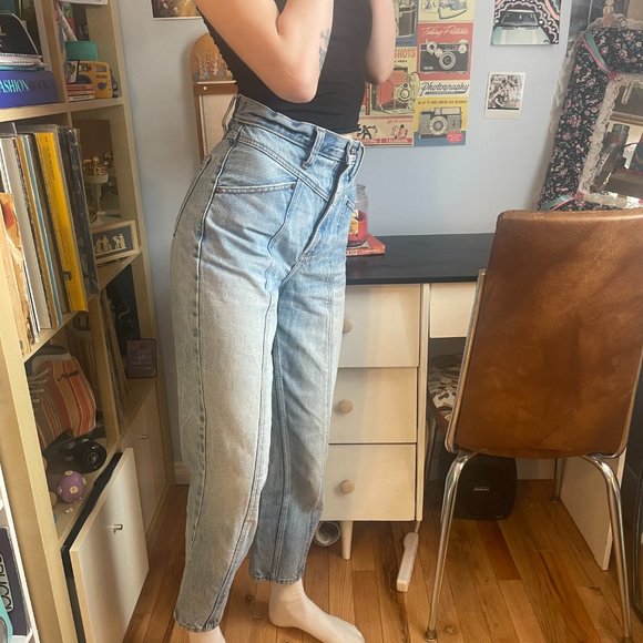 A&F cottage style faded high rise ankle jeans! - Picture 7 of 15